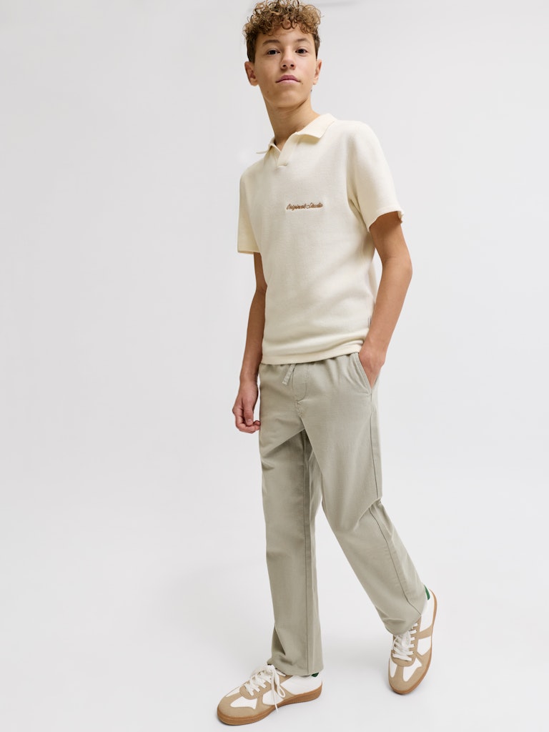 Beige stilren snygg byxa till kille. Dressade ekologiska byxor till pojke från Jack and Jones Kids Junior.
JPSTKANE FURY PANTSNOOS JNR
12297922