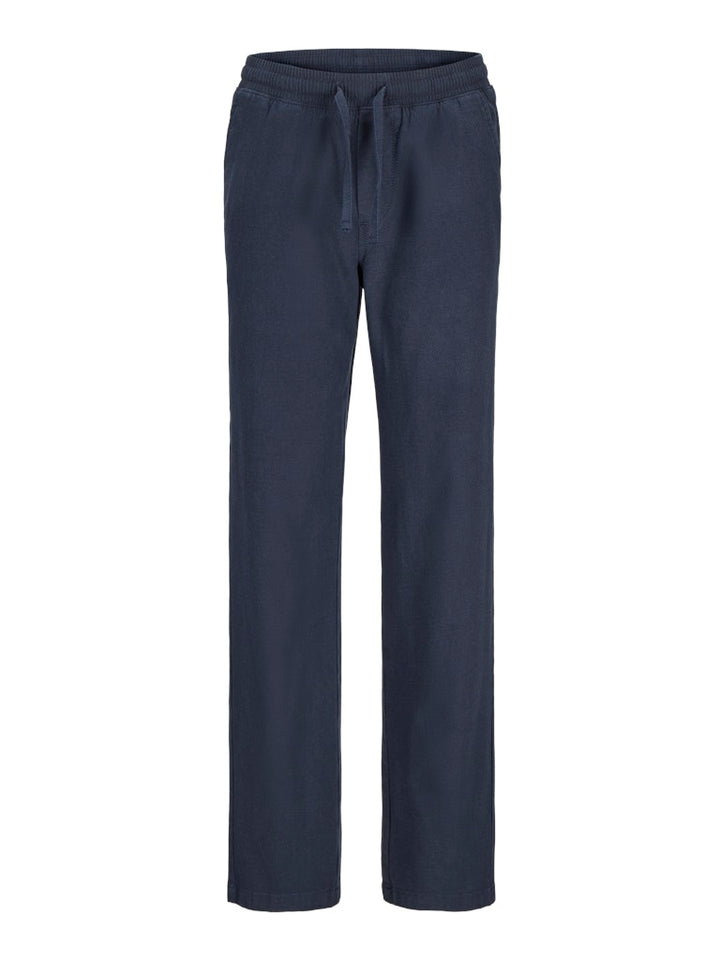Blå stilren snygg byxa till kille. Dressade ekologiska byxor till pojke från Jack and Jones Kids Junior.
JPSTKANE FURY PANTSNOOS JNR
12297922