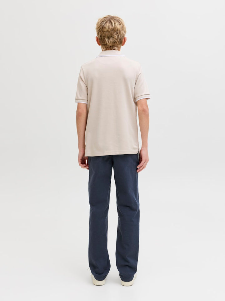 Blå stilren snygg byxa till kille. Dressade ekologiska byxor till pojke från Jack and Jones Kids Junior.
JPSTKANE FURY PANTSNOOS JNR
12297922