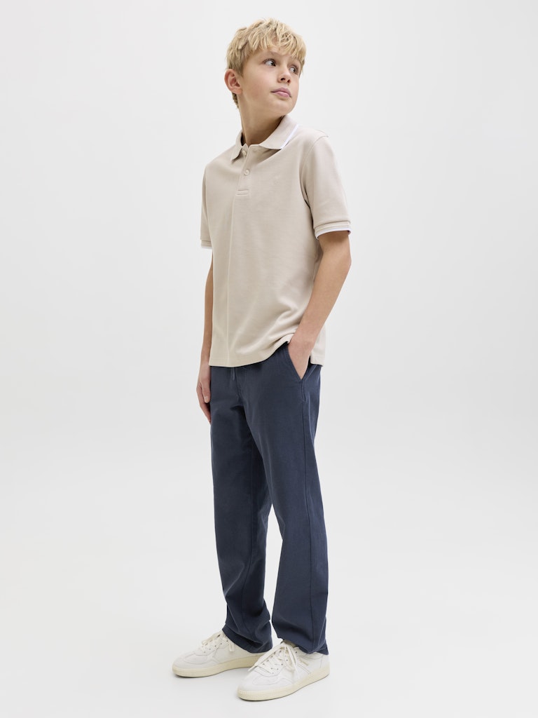 Blå stilren snygg byxa till kille. Dressade ekologiska byxor till pojke från Jack and Jones Kids Junior.
JPSTKANE FURY PANTSNOOS JNR
12297922