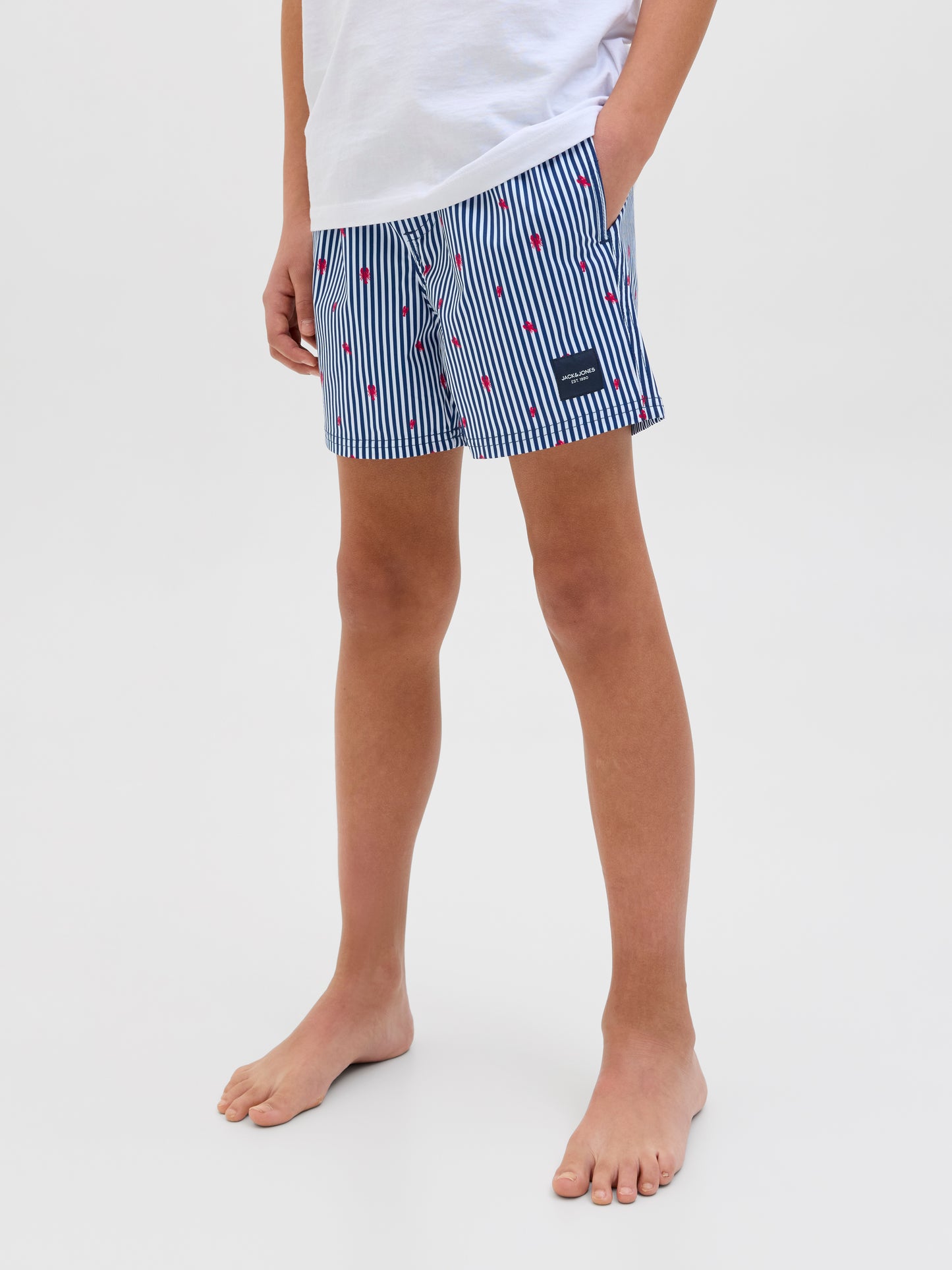 Randiga badshorts till kille från Jack & Jones. Blå vita shorts badkläder till ungdom.
JPSTMAUI JJSWIM MINI STRIPE AKM JNR
12273846