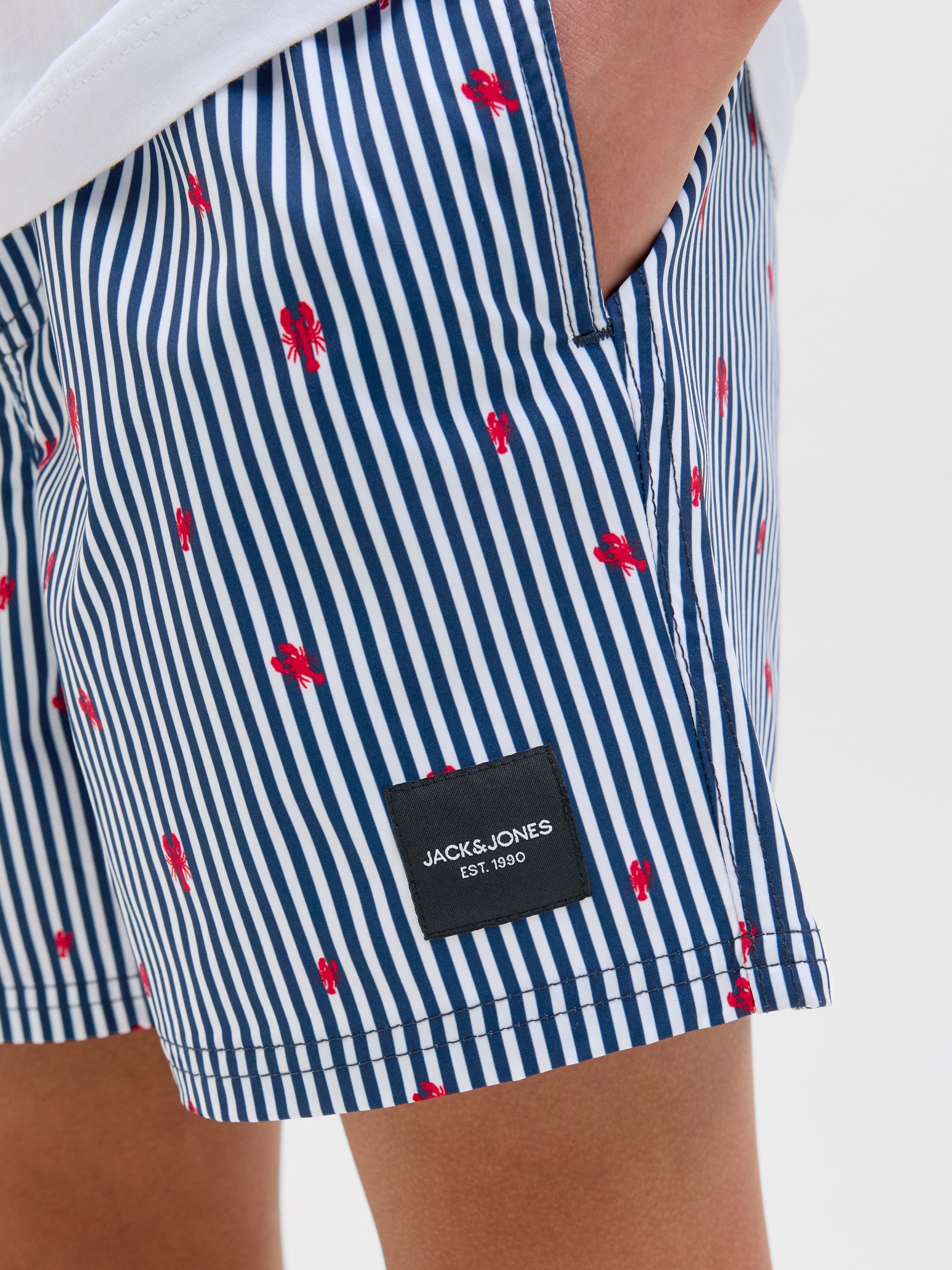 Randiga badshorts till kille från Jack & Jones. Blå vita shorts badkläder till ungdom.
JPSTMAUI JJSWIM MINI STRIPE AKM JNR
12273846