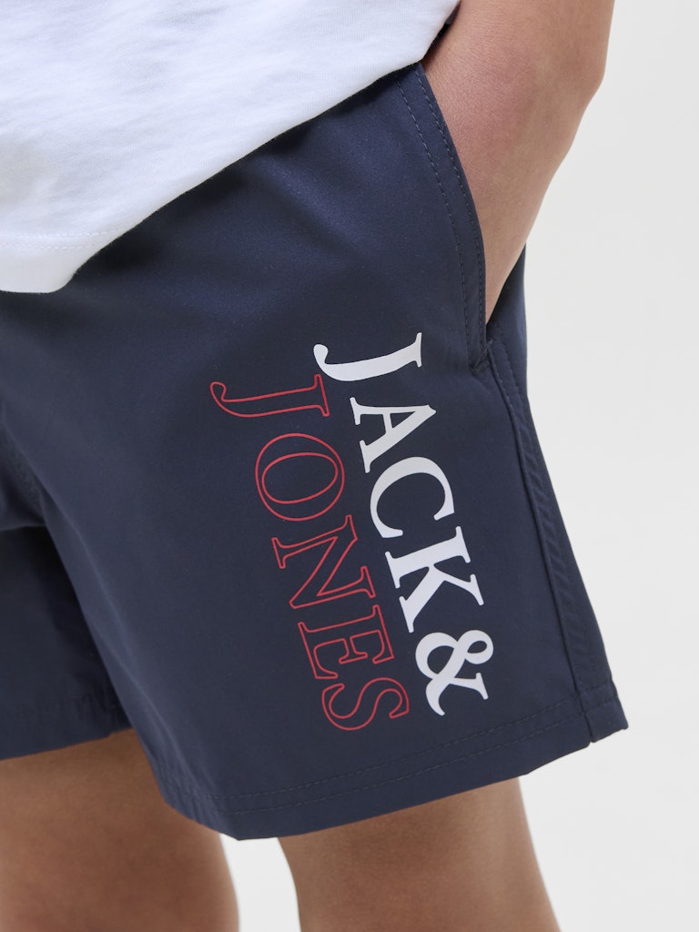 Blå badshorts till ungdom kille. Badkläder från Jack&Jones junior. 
JPSTMAUI JJSWIM DOUBLE LOGO AKM SN JNR
12273841