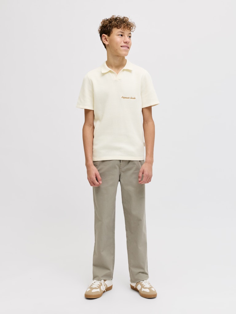 Stickad kortärmad pike tröja till pojke. Fin natur vit piké tröja med krage till ungdom kille i ekologisk bomull från Jack & Jones Junior.
JORNORREBRO LIGHT KNIT SS POLO JNR
12286702