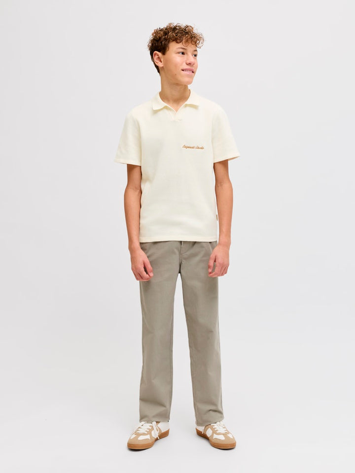 Stickad kortärmad pike tröja till pojke. Fin natur vit piké tröja med krage till ungdom kille i ekologisk bomull från Jack & Jones Junior.
JORNORREBRO LIGHT KNIT SS POLO JNR
12286702