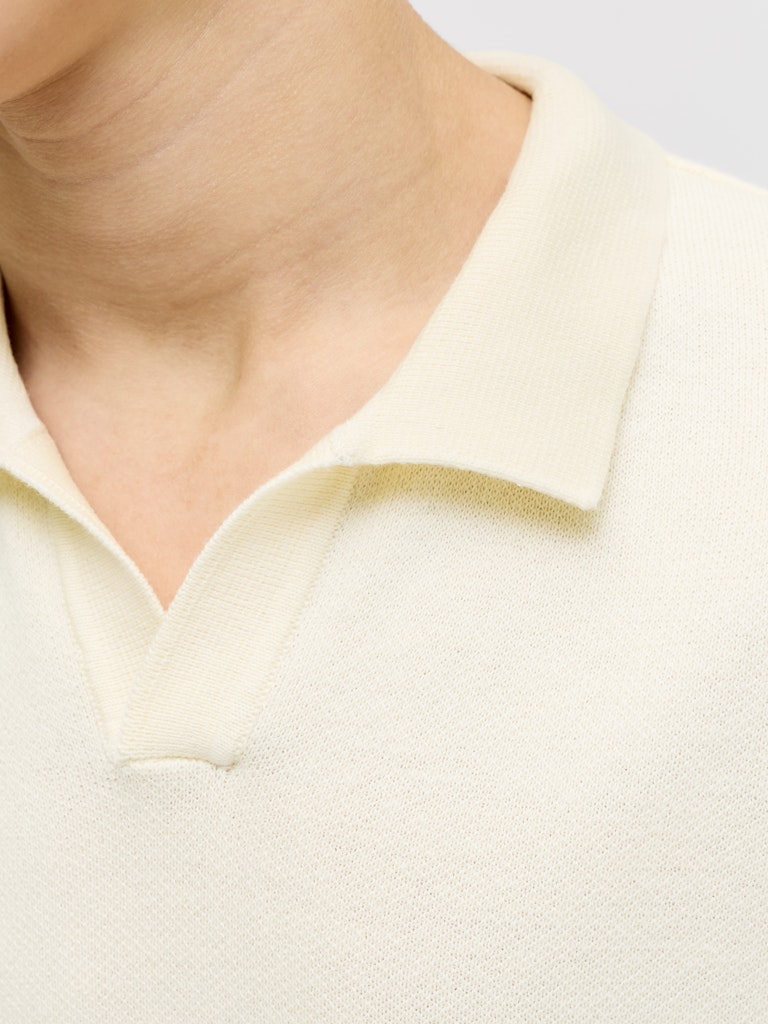 Stickad kortärmad pike tröja till pojke. Fin natur vit piké tröja med krage till ungdom kille i ekologisk bomull från Jack & Jones Junior.
JORNORREBRO LIGHT KNIT SS POLO JNR
12286702