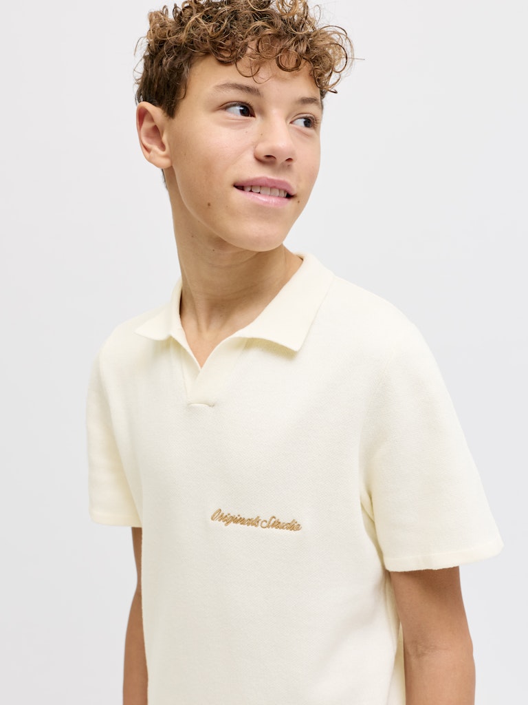 Stickad kortärmad pike tröja till pojke. Fin natur vit piké tröja med krage till ungdom kille i ekologisk bomull från Jack & Jones Junior.
JORNORREBRO LIGHT KNIT SS POLO JNR
12286702