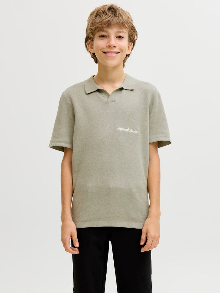 Stickad kortärmad pike tröja till pojke. Fin grön piké tröja med krage till ungdom kille från Jack & Jones Junior.
JORNORREBRO LIGHT KNIT SS POLO JNR
12286702