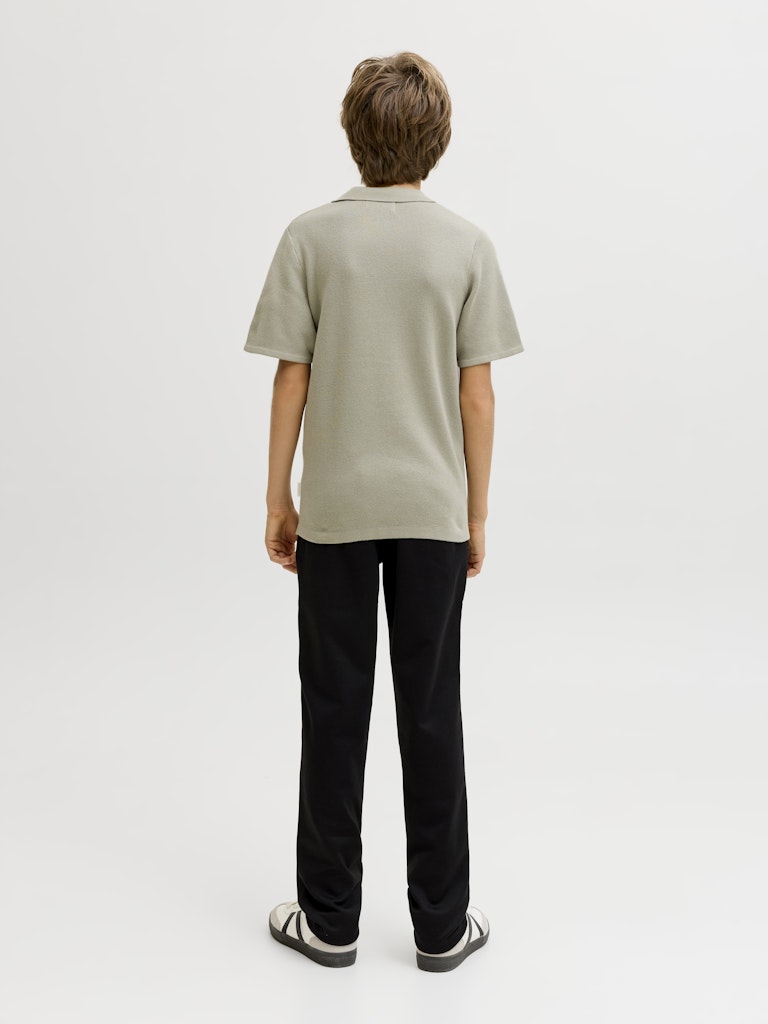 Stickad kortärmad pike tröja till pojke. Fin grön piké tröja med krage till ungdom kille från Jack & Jones Junior.
JORNORREBRO LIGHT KNIT SS POLO JNR
12286702