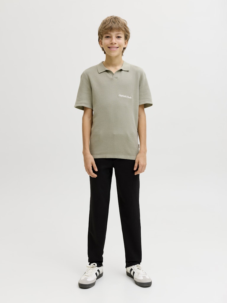 Stickad kortärmad pike tröja till pojke. Fin grön piké tröja med krage till ungdom kille från Jack & Jones Junior.
JORNORREBRO LIGHT KNIT SS POLO JNR
12286702