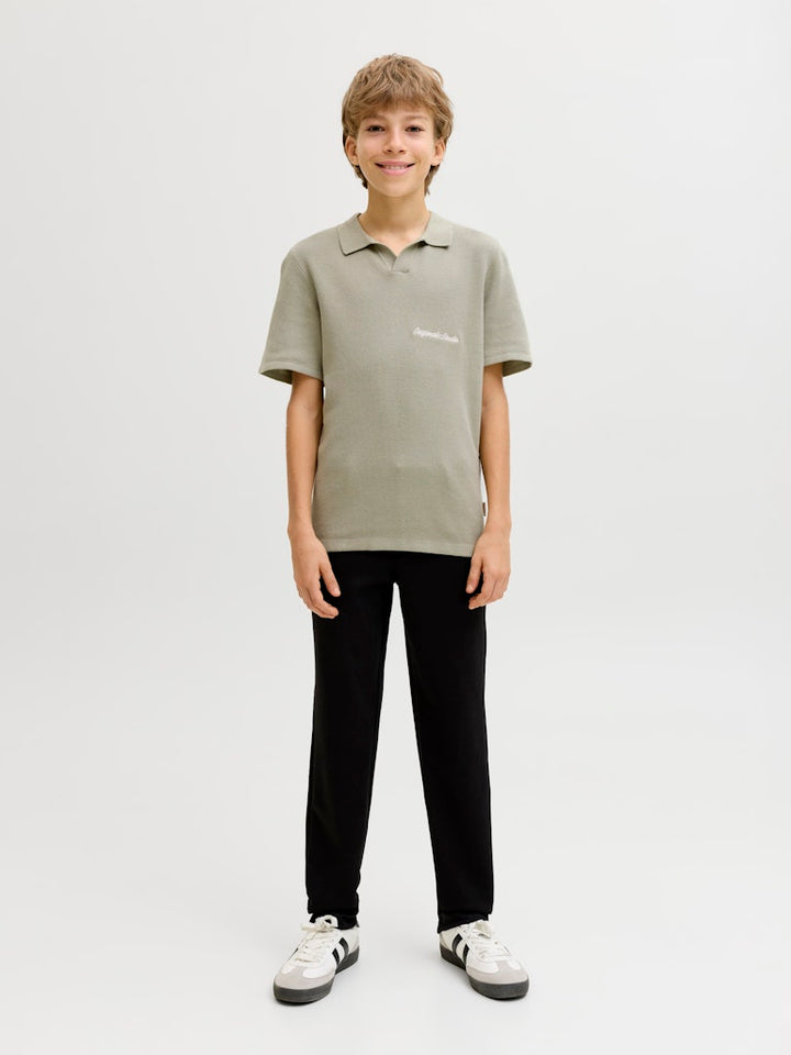 Stickad kortärmad pike tröja till pojke. Fin grön piké tröja med krage till ungdom kille från Jack & Jones Junior.
JORNORREBRO LIGHT KNIT SS POLO JNR
12286702