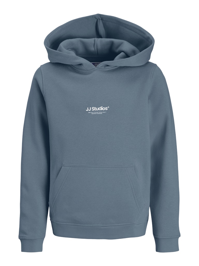 Snygg blå luvtröja till pojke från Jack and Jones. Hoodie till ungdom kille, stor  kängeruficka, ekologisk bomull.
JJESOHO SWEAT HOOD NOOS JNR
12279109