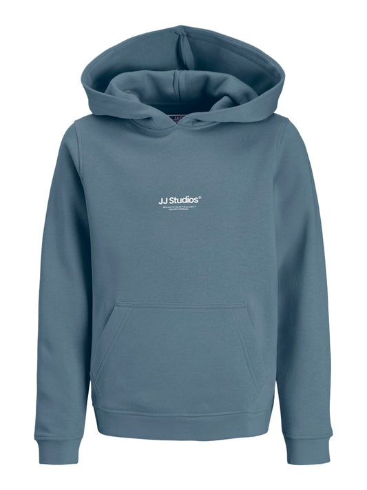 Snygg blå luvtröja till pojke från Jack and Jones. Hoodie till ungdom kille, stor  kängeruficka, ekologisk bomull.
JJESOHO SWEAT HOOD NOOS JNR
12279109