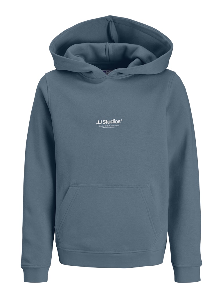 Snygg blå luvtröja till pojke från Jack and Jones. Hoodie till ungdom kille, stor  kängeruficka, ekologisk bomull.
JJESOHO SWEAT HOOD NOOS JNR
12279109