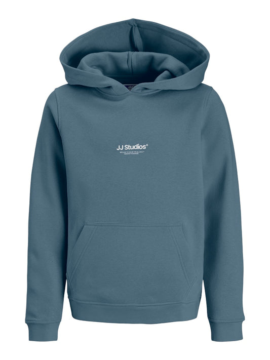 Snygg blå luvtröja till pojke från Jack and Jones. Hoodie till ungdom kille, stor  kängeruficka, ekologisk bomull.
JJESOHO SWEAT HOOD NOOS JNR
12279109