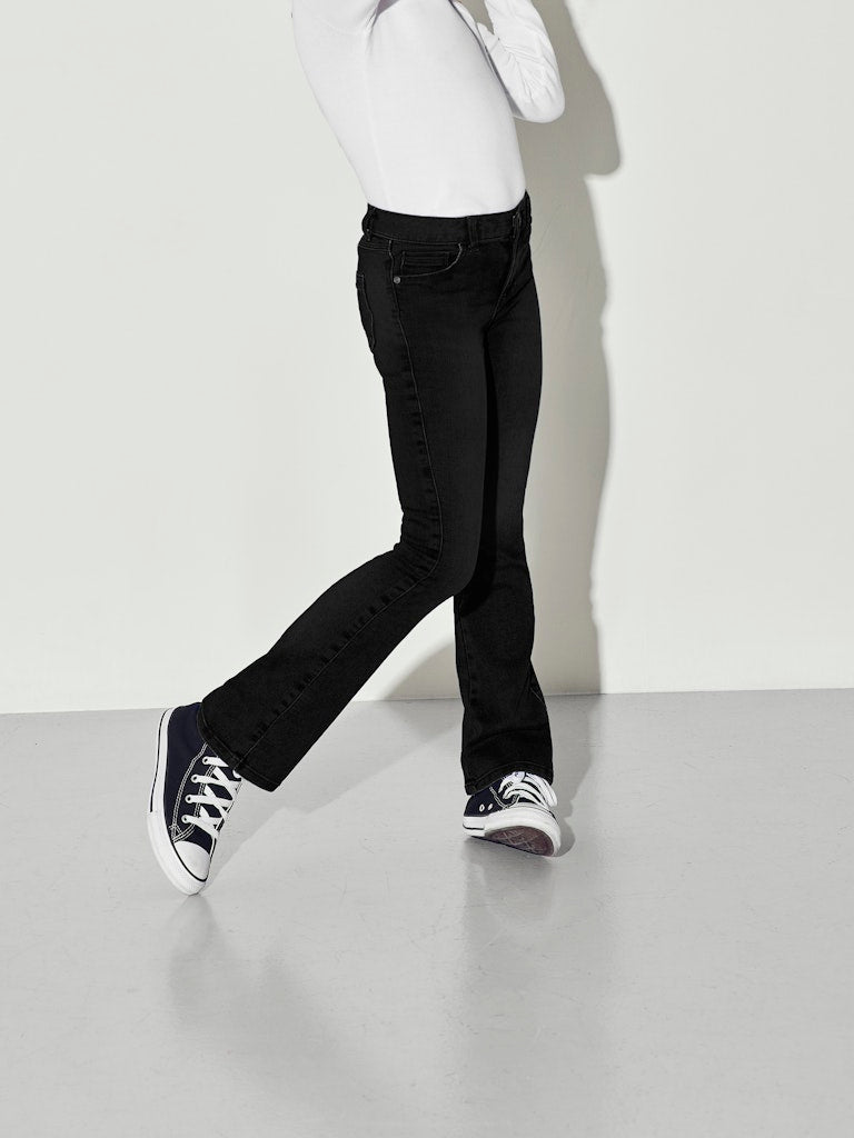 Svarta tjej jeans flared utsvängd modell. Stretch jeans från Kids Only Girls
KOGROYAL LIFE REG FLARED PIM600 NOOS
15297579