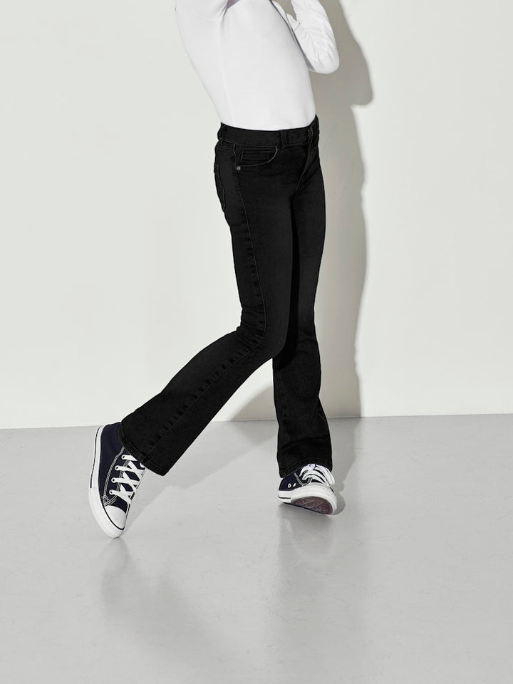 Svarta tjej jeans flared utsvängd modell. Stretch jeans från Kids Only Girls
KOGROYAL LIFE REG FLARED PIM600 NOOS
15297579