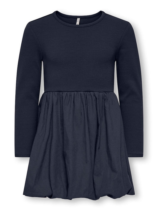 Blå klänning med ribbad överdel och ballongkjol som gör att den passar både till vardag och fest. Barn klänning till flicka från Only kids Girl.
KMGTRINNY SLD LS BAL DRESS JRS NOOS
15361092