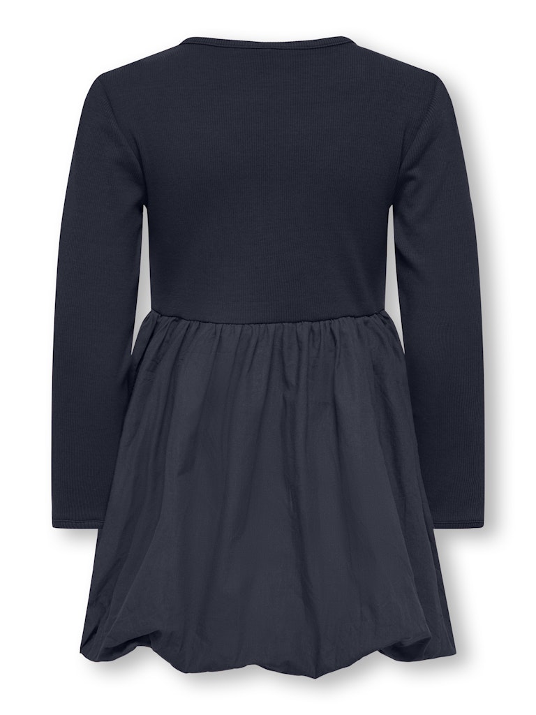 Blå klänning med ribbad överdel och ballongkjol som gör att den passar både till vardag och fest. Barn klänning till flicka från Only kids Girl.
KMGTRINNY SLD LS BAL DRESS JRS NOOS
15361092