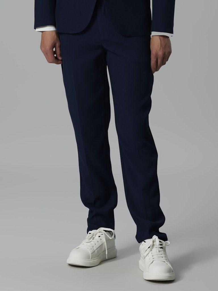 NLMMORTEN Slim Pant från LMTD är en tidlös marinblå kostymbyxa i chinosmodell som kombinerar klassisk elegans med modern passform till kille, pojke. Ungdomskläder, kostym, chinos
13248735 
NLMMORTEN SLIM PANT NOOS