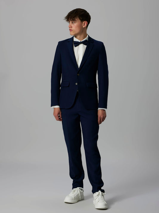 NLMMORTEN Slim Pant från LMTD är en tidlös marinblå kostymbyxa i chinosmodell som kombinerar klassisk elegans med modern passform till kille, pojke. Ungdomskläder, kostym, chinos
13248735 
NLMMORTEN SLIM PANT NOOS