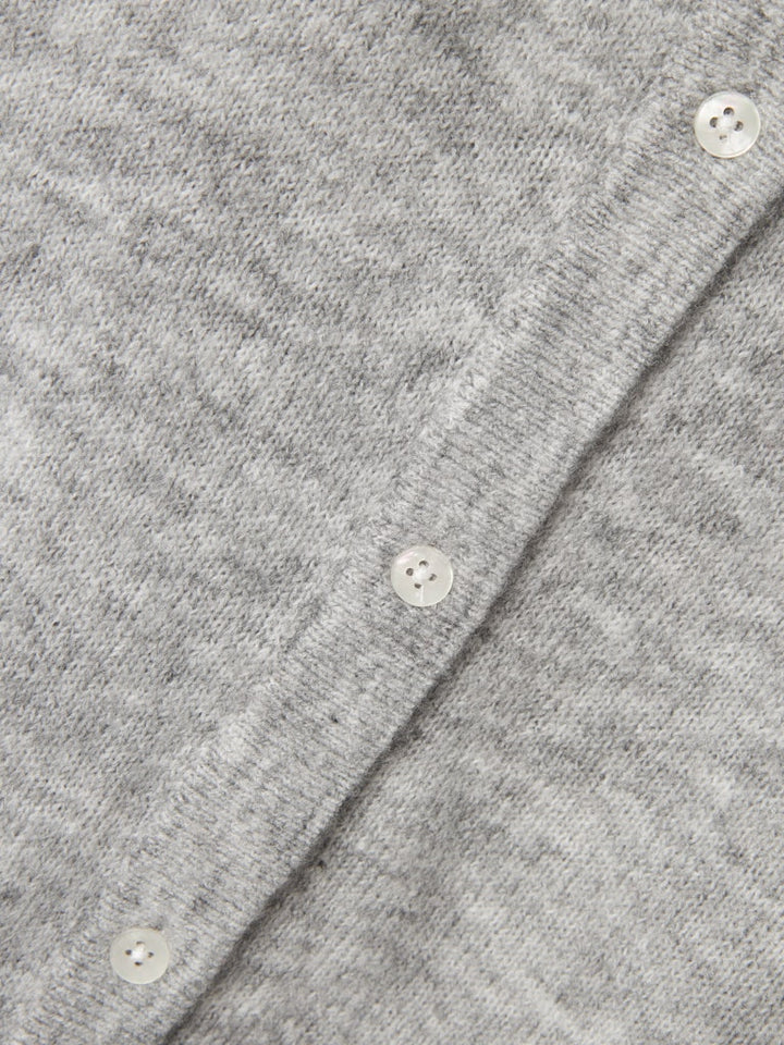 Grå kofta till tjej från LMTD. Ungdom cardigan slätstickad.
NLFLODET LS SHORT KNIT CARDIGAN NOOS
13235060