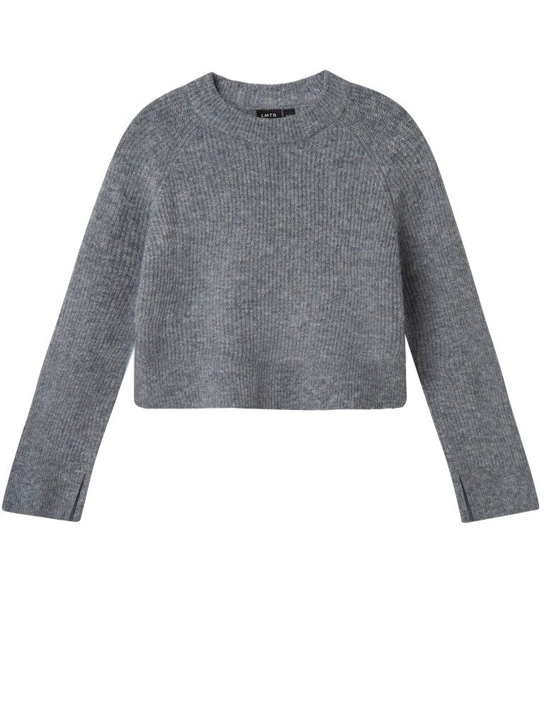 Grå kort stickad tröja till tjej. Ungdomskläder, stickade tröjor från LMTD snygga detaljer.
NLFKLEAVE LS SHORT KNIT NOOS
13245653