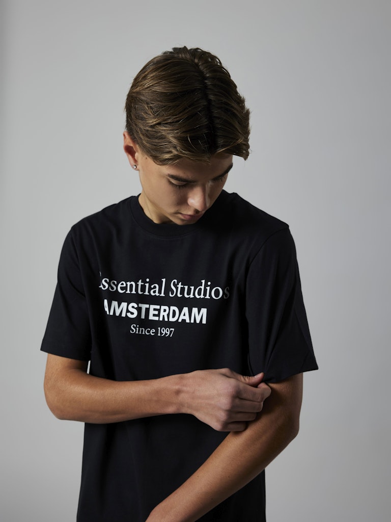 Snygg svart kortärmad t-shirt till kille. Ekologiska ungdoms kläder från LMTD.
NLMNESS SS L TOP NOOS
13247296