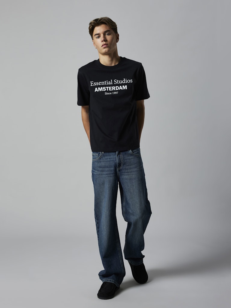 Snygg svart kortärmad t-shirt till kille. Ekologiska ungdoms kläder från LMTD.
NLMNESS SS L TOP NOOS
13247296