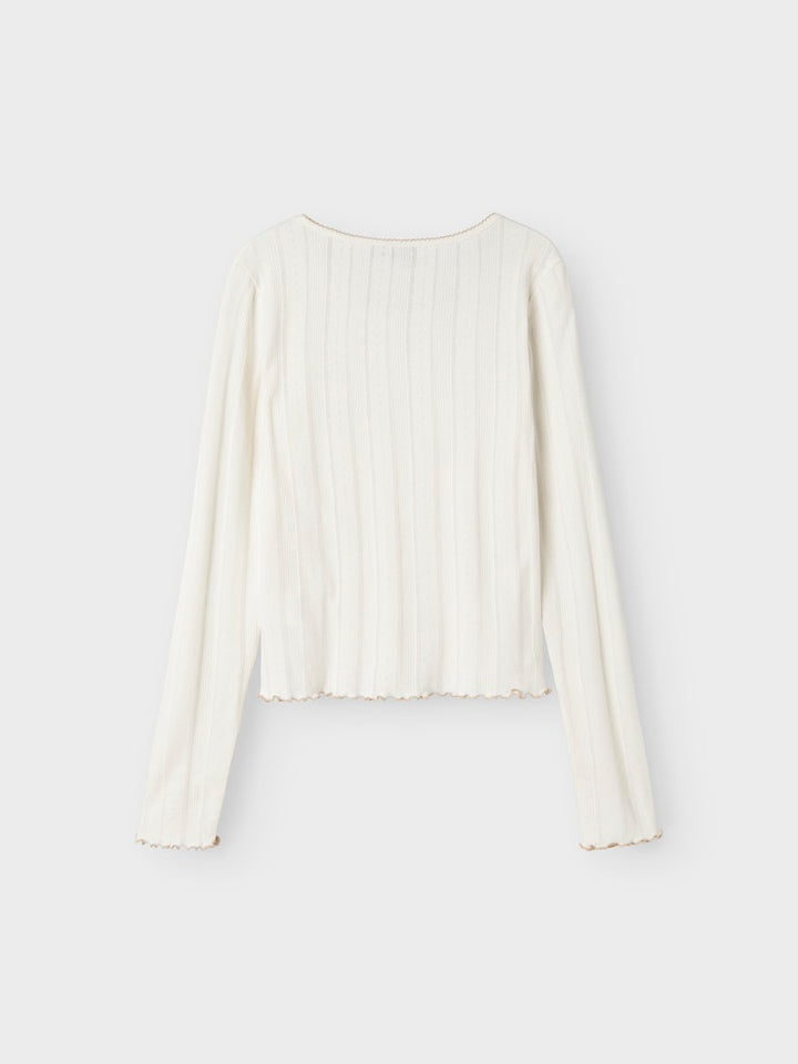 Vit kort ungdoms tröja till tjej. Needle drop topp i vitt med söt rosett som fin detalj.
NLFNAMEL LS SHORT DEEP NECK TOP
13247771