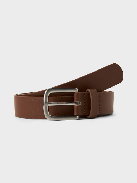 Brunt bälte till tjej och kille. Ungdoms skärp från LMTD, unisex modell, 4 olika längder
13248316 
NLNLOUI BELT