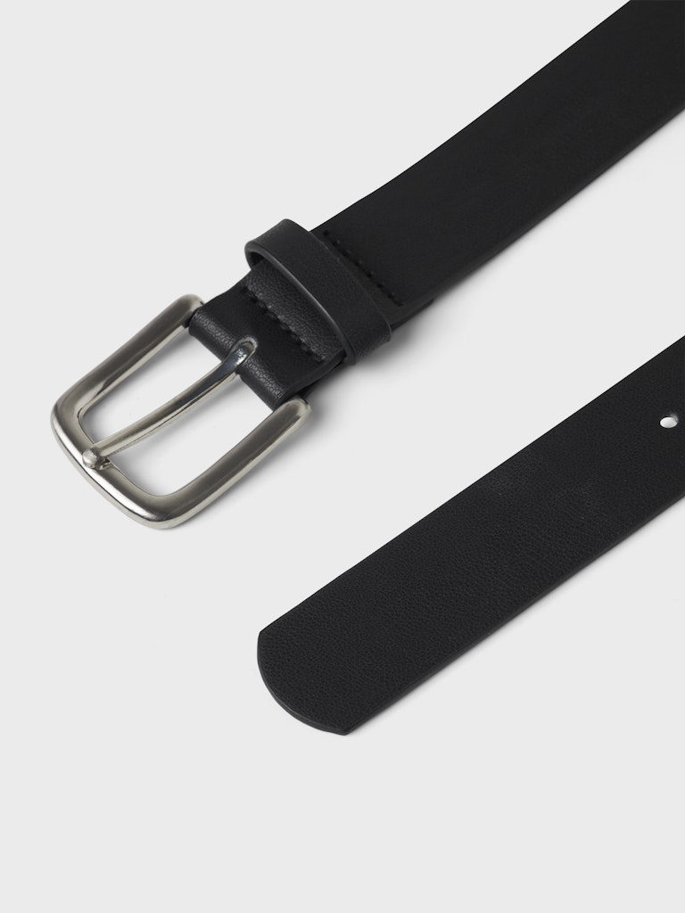 Svart bälte till tjej och kille. Ungdoms skärp från LMTD, unisex modell, 4 olika längder
13248316 
NLNLOUI BELT