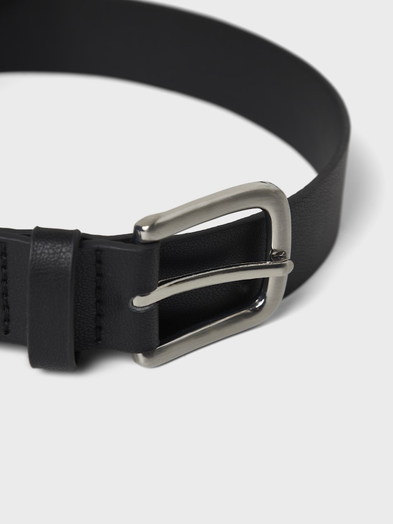 Svart bälte till tjej och kille. Ungdoms skärp från LMTD, unisex modell, 4 olika längder
13248316 
NLNLOUI BELT