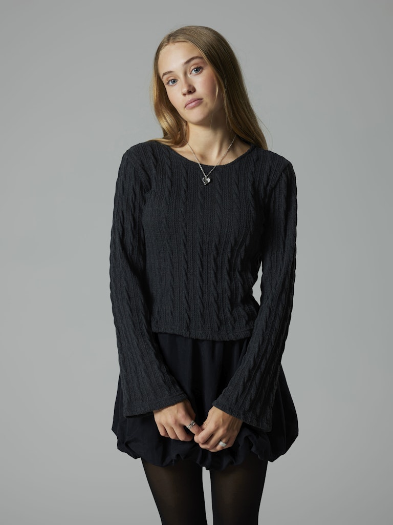 Svart ballong kjol till ungdom tjej. Trendig snygg kort kjol från LMTD.
NLFRIBAL SHORT BALLOON SKIRT
13249855