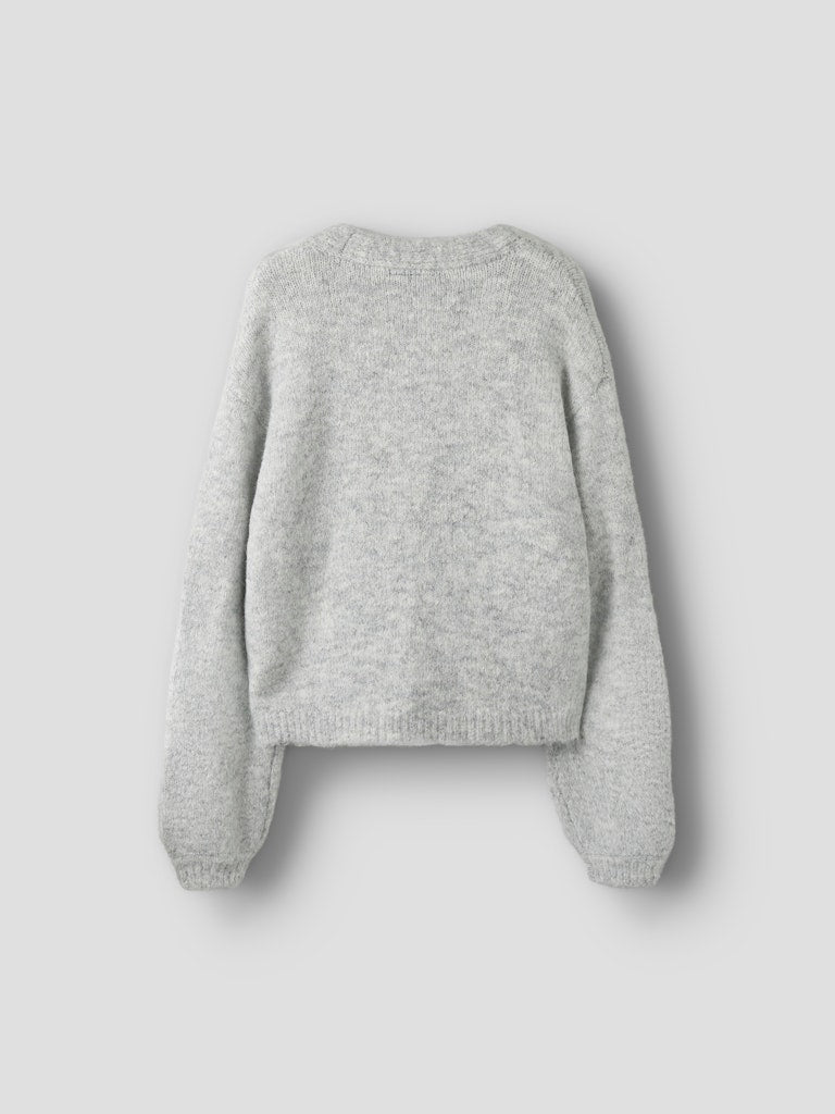 Ljus grå stickad v-ringad kofta till tjej. Cardigan till ungdom flicka från LMTD. Snygg, stilren och mysig.
NLFBULLO LS SHORT V-NECK KNIT CARDIGAN
13258399