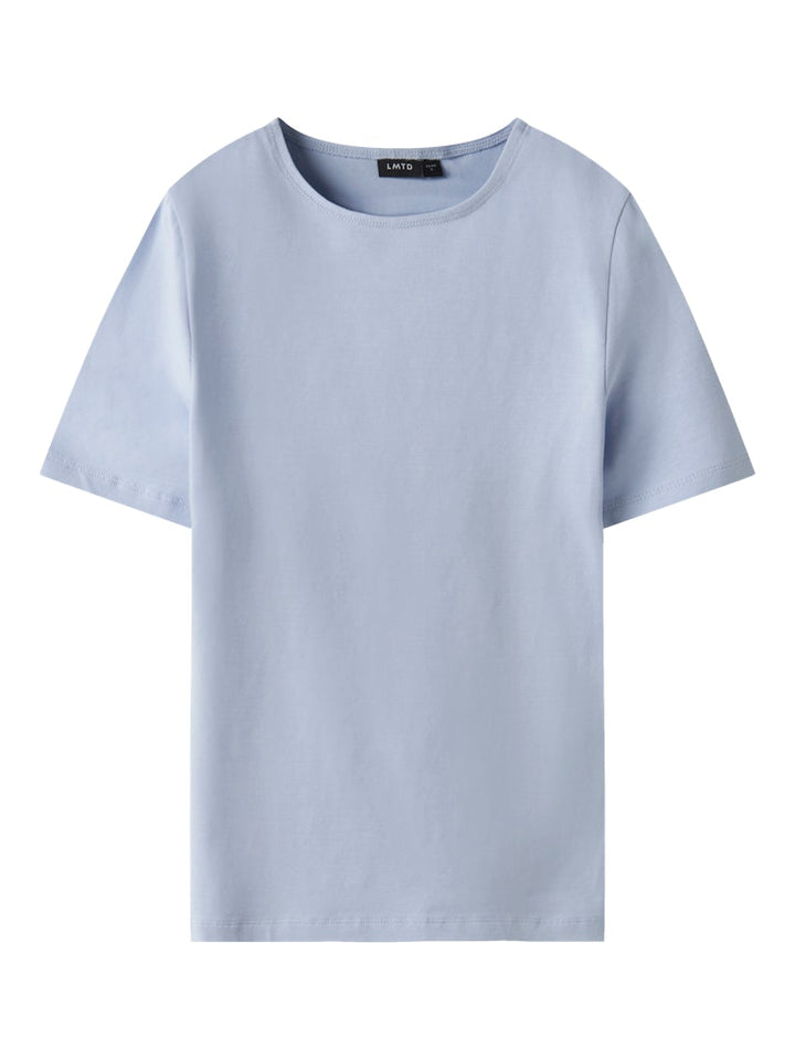 Kortärmad t-shirt till ungdom tjej. Ljus blå enfärgad slim topp till flicka, ekologiska barnkläder från LMTD.
NLFBOVAS SS SHORT S TOP NOOS
13252452