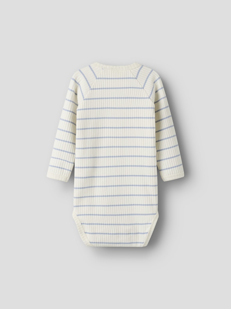 Vit och blå randig baby body till pojke. Ekologiska bebis kläder till nyfödd pojke, body suit från Lil 'Atelier.
NBMKAIL LS SLIM BODY LIL NOOS
13232014