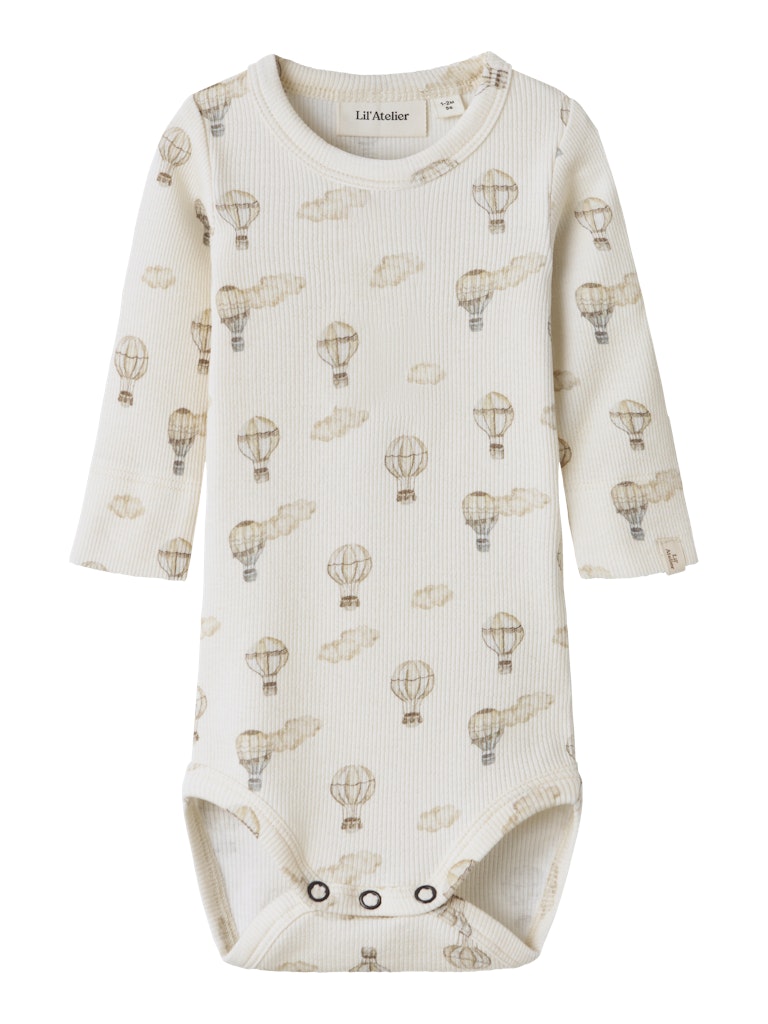 Ribbad vit baby body med beige luftballonger till bebis pojke och flicka. Ekologiska nyfödd kläder från Lil 'Atelier.
NBNGAVO EMO LS SLIM BODY LIL NOOS
13239256