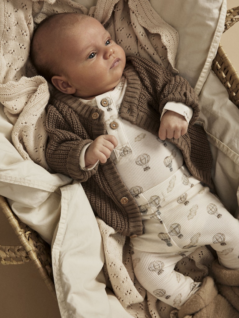 Vit baby leggings med beige mönstrade luftballonger till bebis flicka och pojke. Ekologiska baby kläder från Lil 'Atelier
NBNGAVO ELF SLIM LEGGING LIL NOOS
13239257