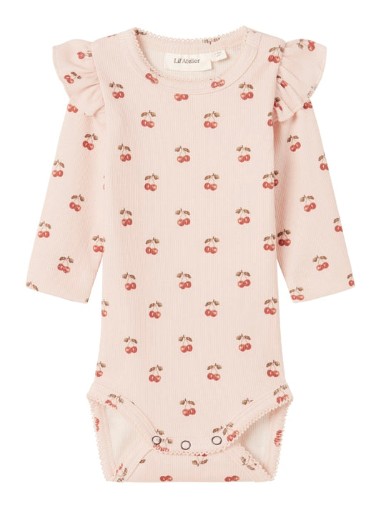 Söt baby body med volanger. Bebis body till flicka, rosa med små röda körsbär. Ekologiska Baby kläder.
NBFLAVO EVE LS SLIM BODY LIL NOOS
13245188