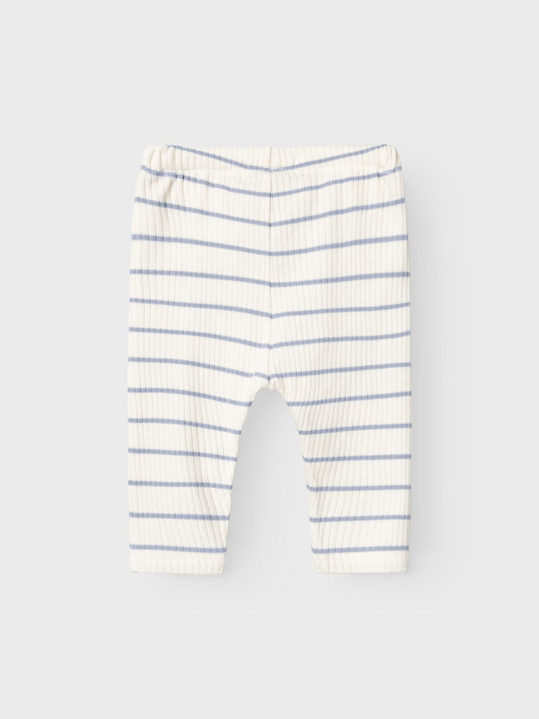 Randig baby byxa till bebis pojke. Bebis byxa, ekologiska barnkläder till nyfödd pojke från Lil 'Atelier.
NBMKAIL REG PANT LIL NOOS
13232016