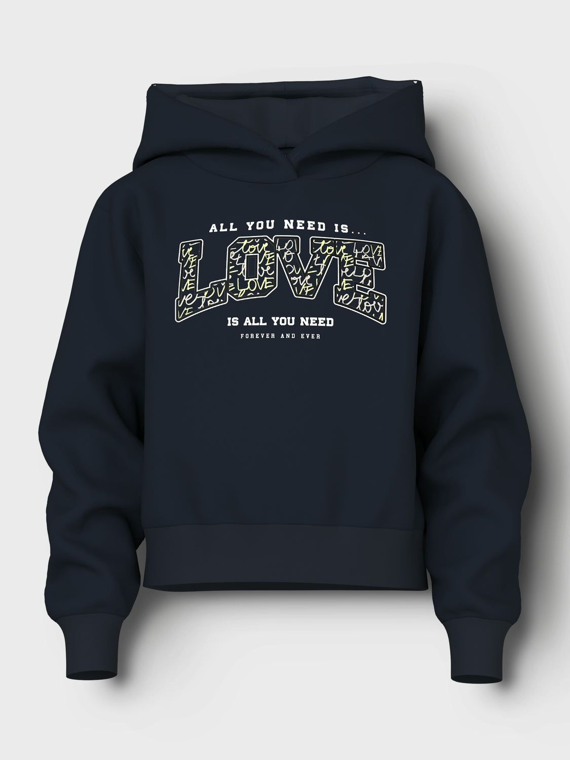 Blå kortare luvtröja med text love till flicka, tjej.

Produkttyp: Sweatshirts
Hals: Hoodie
Ärm: Långa ärmar
Utskrift: Utskrift upprepas över hela ytan av produkten
Passform: Normal passform
Välkommen bekväma och coola sweatshirts till ditt barns garderob och skapa en trendig och avslappnad look. Borstad sweatshirt har en mjuk insida för en bekväm känsla.