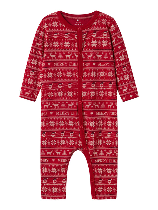 Röd julpyjamas till baby flicka och pojke. Låt första julen bli en mysig  tid tillsammans med din bebis och njut av långa mornar i en skön pyjamas. Babypyjamas med tomtar på.