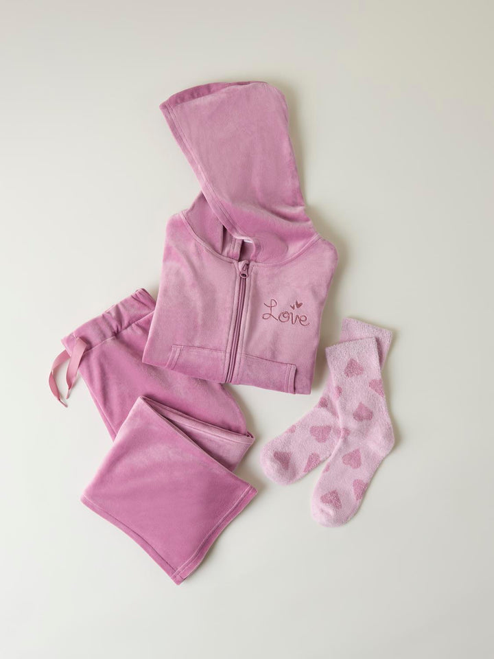Lurviga hjärt strumpor för mysiga dagar och härliga stunder. Barn strumpor i rosa med mörkrosa hjärtan tlil flicka, tjej.