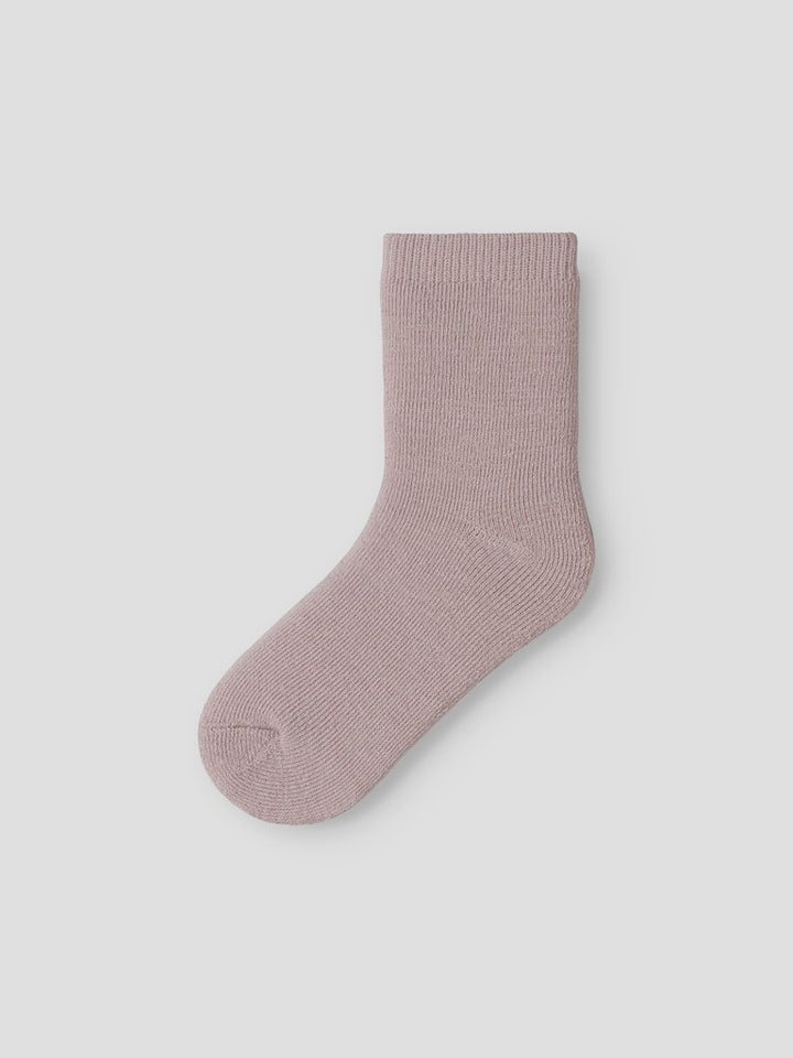 Rosa ull strumpor till flicka. Tjockstrumpor i merino ull från Name it.
NMFWAKSI WO/BL TERRY SOCK
13228513