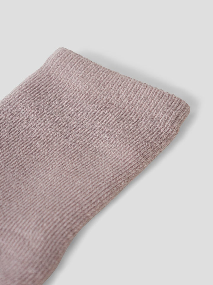 Rosa ull strumpor till flicka. Tjockstrumpor i merino ull från Name it.
NMFWAKSI WO/BL TERRY SOCK
13228513