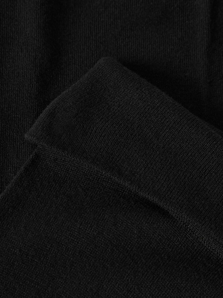 Svart mjuk och skön yogapant till flicka. Tjej byxa i utsvängd modell till barn och ungdom.
NKFNULLARIA KNIT PANT
13246490
