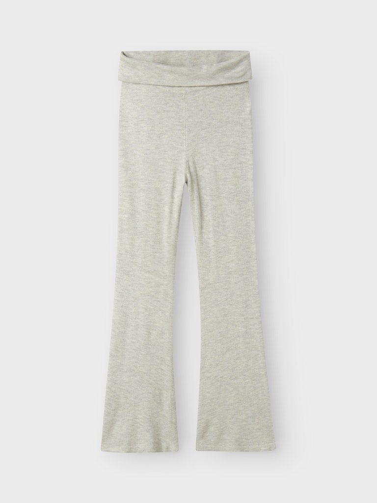 Ljus Grå mjuk och skön yogapant till flicka. Tjej byxa i utsvängd modell till barn och ungdom.
NKFNULLARIA KNIT PANT
13246490