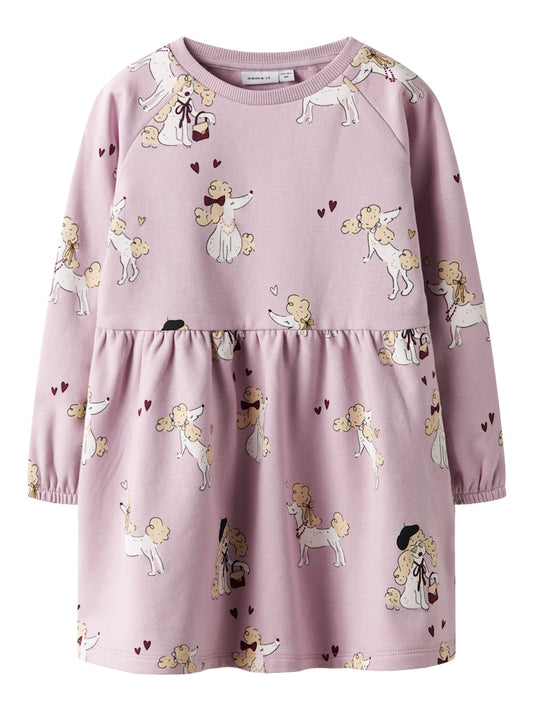 Rosa hund mönstrad klänning till flicka. Ekologiska barnkläder från Name it till liten tjej.
NMFROGIA LS SWEAT DRESS BRU
13249134