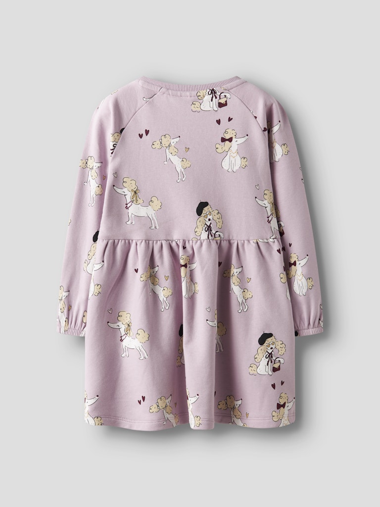 Rosa hund mönstrad klänning till flicka. Ekologiska barnkläder från Name it till liten tjej.
NMFROGIA LS SWEAT DRESS BRU
13249134